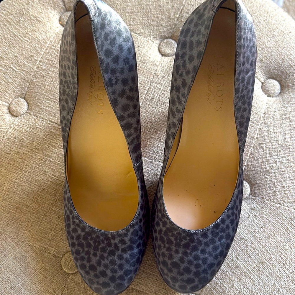 TALBOTS Grey and Black Cheetah Pump!
